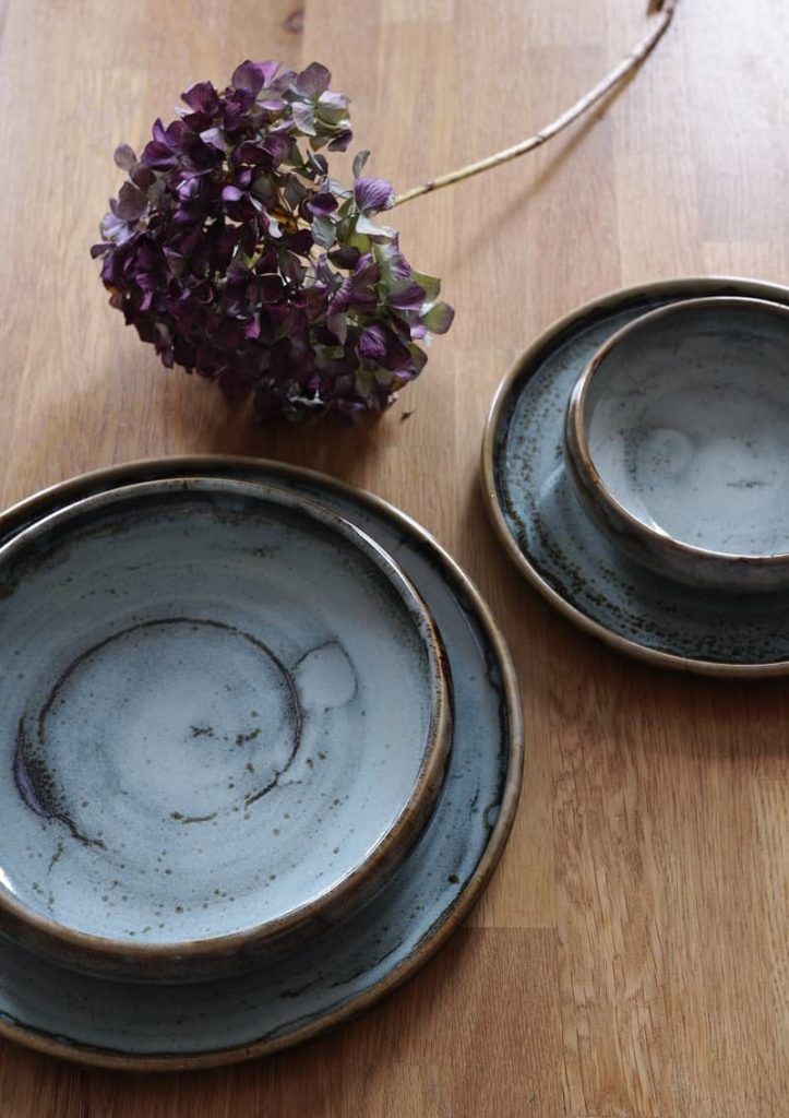 Dînette Le Creuset En Grès Céramique Bleu Lapis - 16 Pièces Neuves - Compatible Lave-vaisselle, Four Et Micro-ondes