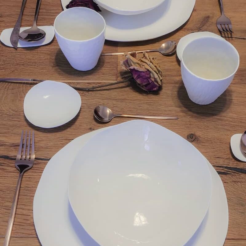 Service complet de vaisselle italienne design en porcelaine blanche