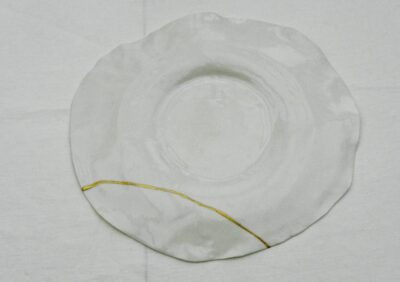 ASSIETTE EN PORCELAINE EN KINTSUGI