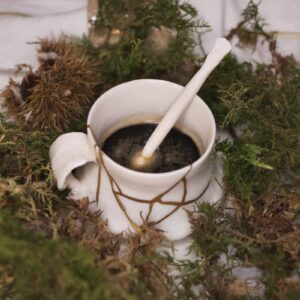 tasse à café porcelaine et or kintsugi
