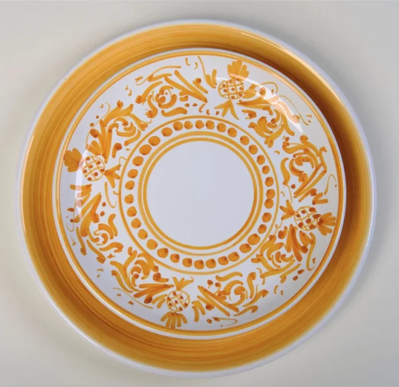 Assiette plate, décor sicilien jaune, collection Adelasia