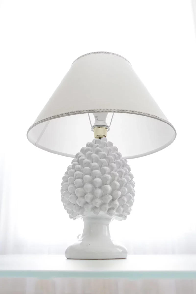 Lampe avec abat-jour en céramique modele pomme de pin