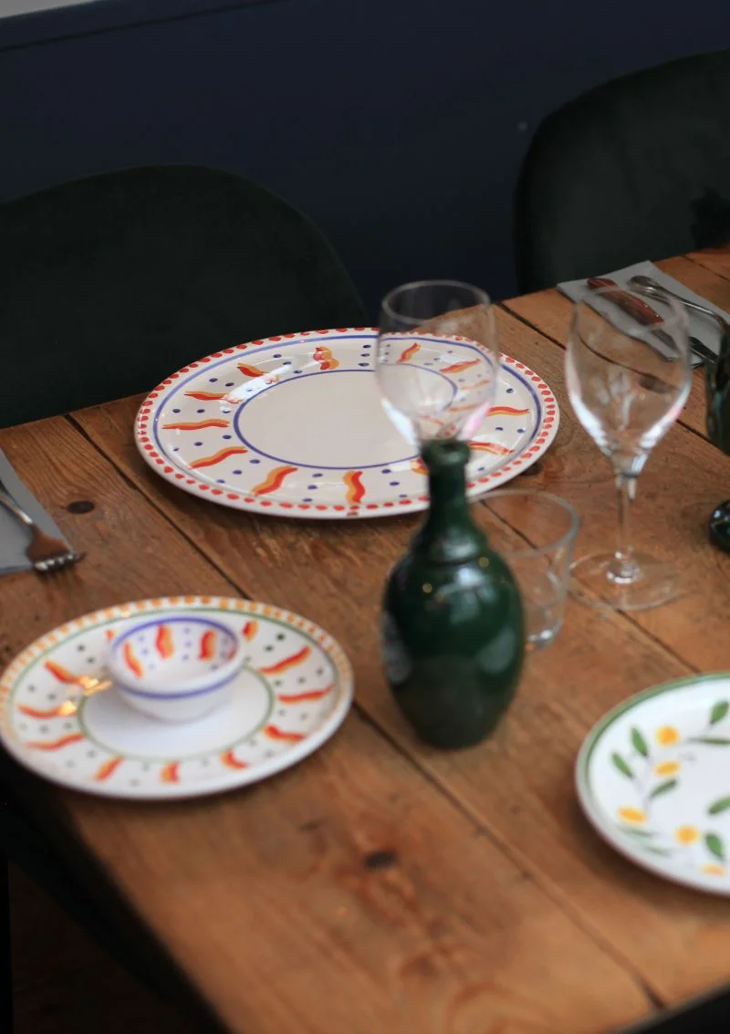 assiette à pizza artisanale.100% artisanale. faite avec le coeur