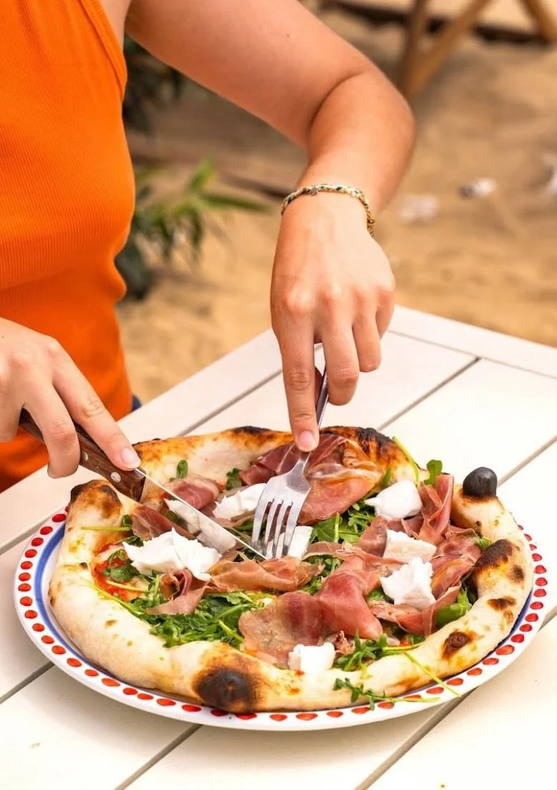 assiette à pizza artisanale réalisé pour le restaurant le clan des Mamma