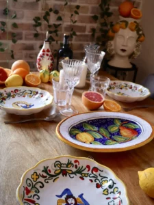 vaisselle sicilienne artisanale et agrumes pour l'art de la table sicilienne